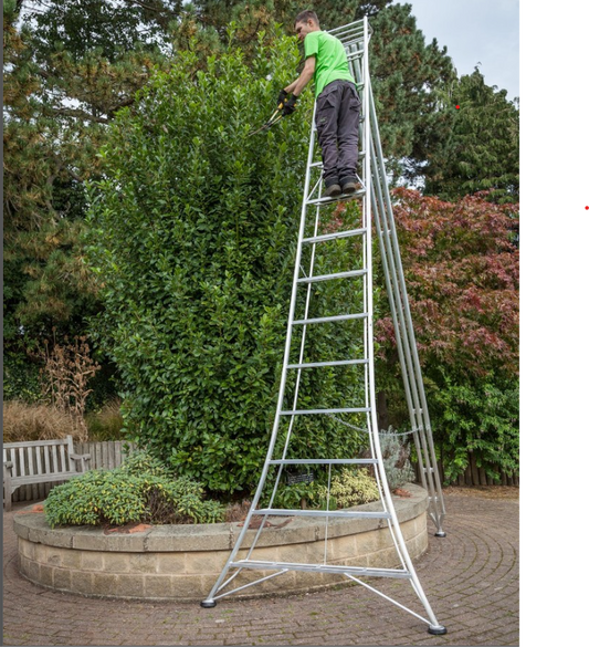 The Benefits of Aluminium vs. Fiberglass Garden Tripod Ladders